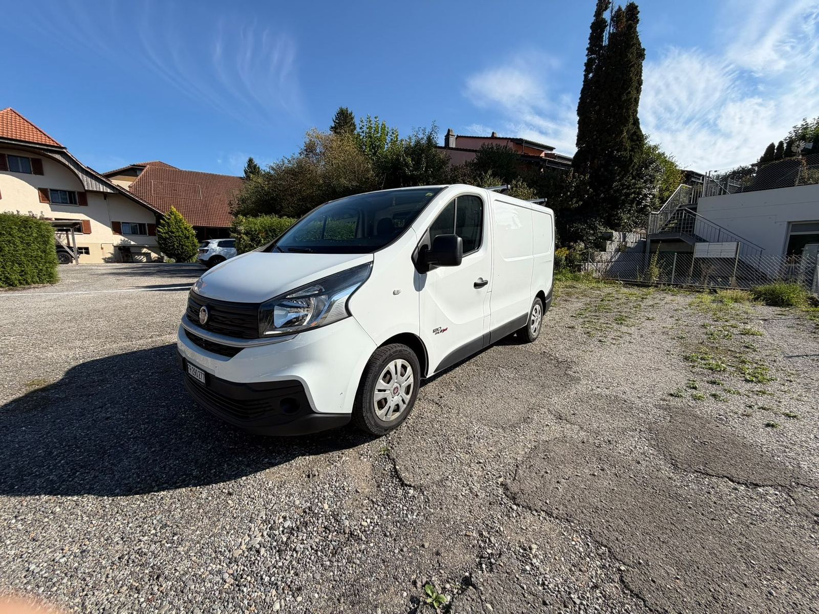 Fiat Talento de location chez Box39 à Kerzers, vue de trois quarts avant